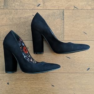 NWOT Black chunky heels